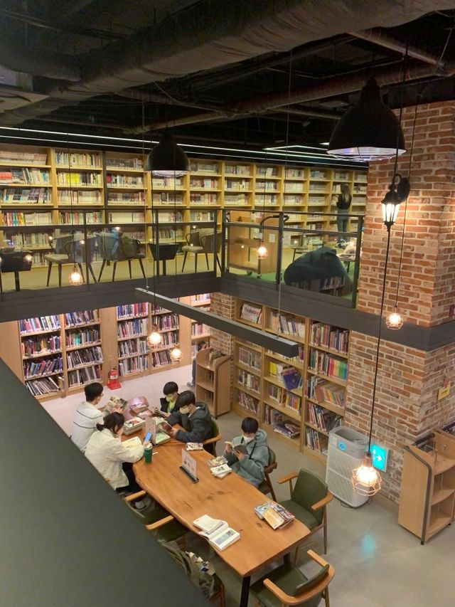 명동 아이들과 같이 만화, 책보며 시간 보낼 수 있는 공간📚 [명동_SBA서울애니메이션센터]