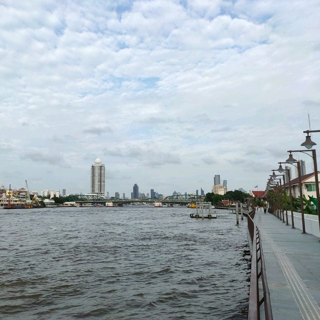 ทางเดินริมน้ำสะพานพุทธ-วัดกัลยา