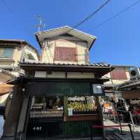 【ペットとお出かけ】古都芋本舗で大玉みたらしを食す
