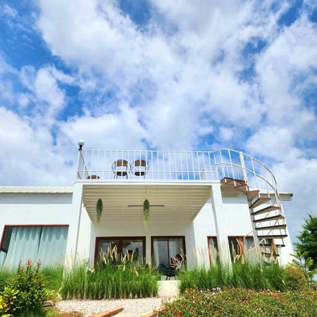 ☕️คาเฟ่ริมทะเลสาบสไตล์มินิมอล 🏡  𝑳𝒂𝒈𝒖𝒏𝒆