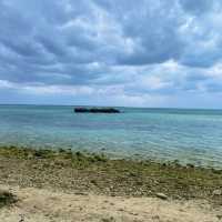 沖縄離島・竹富島「カイジ浜（星砂浜）」自然林のトンネル抜けて行くビーチ