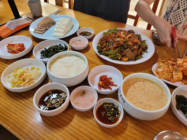 고향의 손맛을 느낄수 있는 북한강 맛집 ‘기와집 순두부 조안본점’