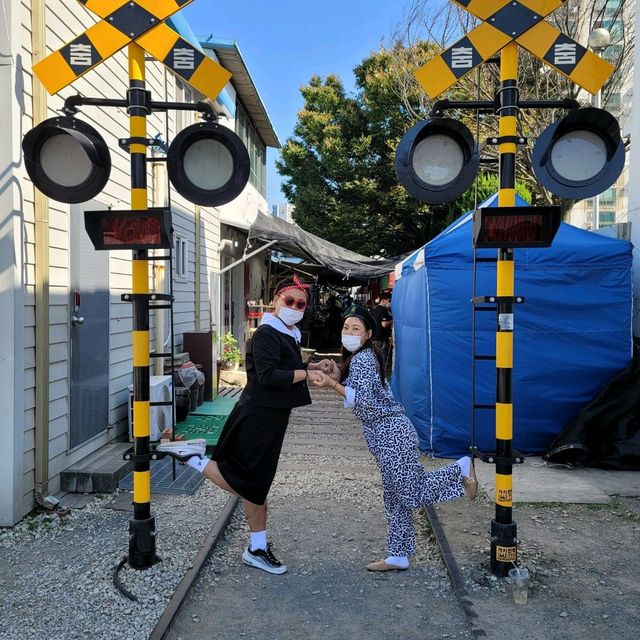 레트로 감성 뿜뿜.. 군산여행 필수코스:철길마을🚂🌸