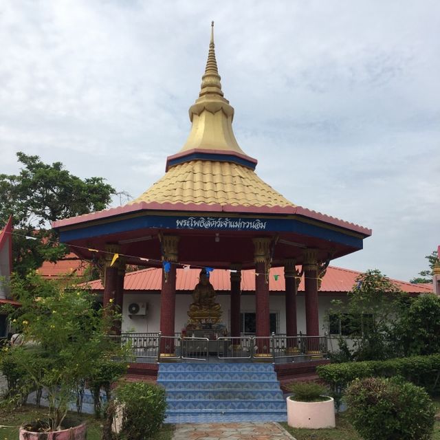 Wat Phra Non Laem Pho