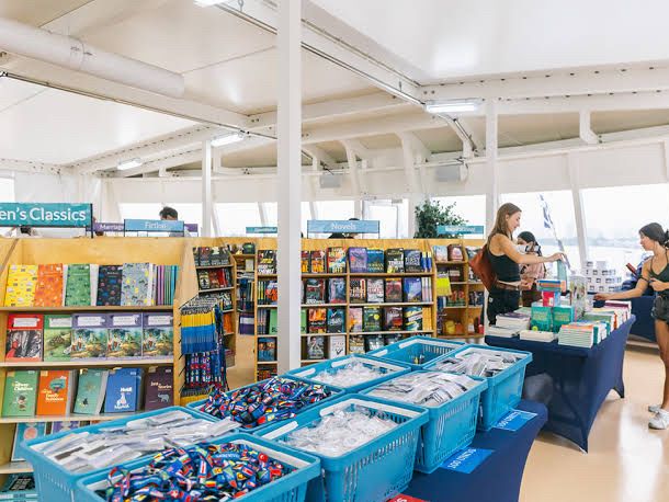 งานหนังสือลอยน้ำนานาชาติบนเรือ Doulos Hope Ship