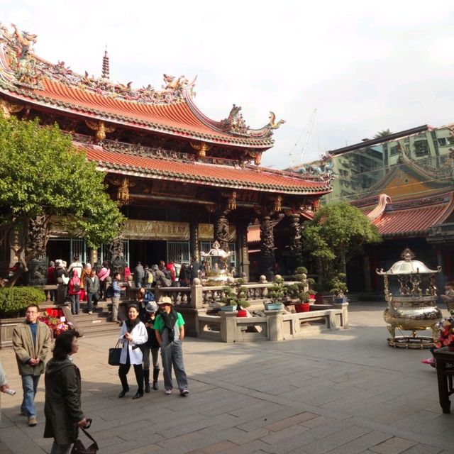 Magnificent Taipei Lungshan Temple