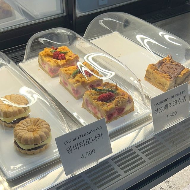 갤러리같은 마곡나루 카페 로흐(ROUHE)