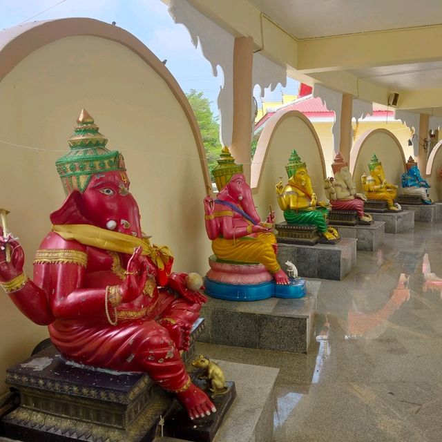 タイ寺院!? ワットブローンアーカート