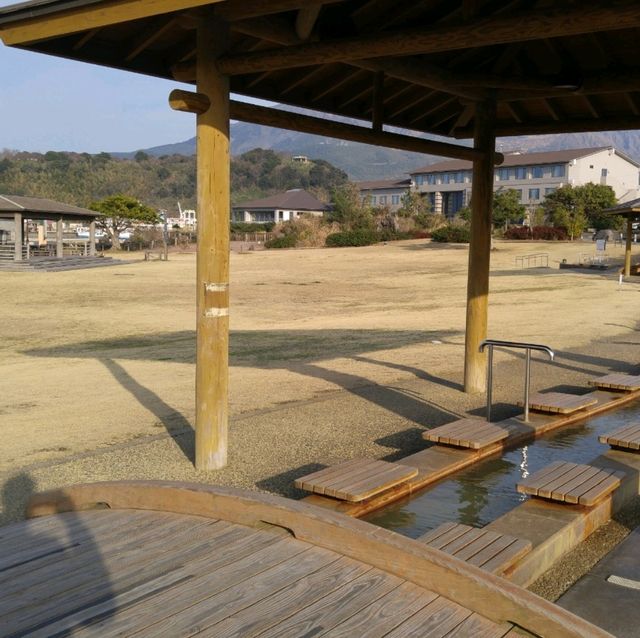 長達101公尺的「天然足湯」