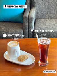 웅장하면서 아기자기한 매력이 느껴지는 라운지☕️