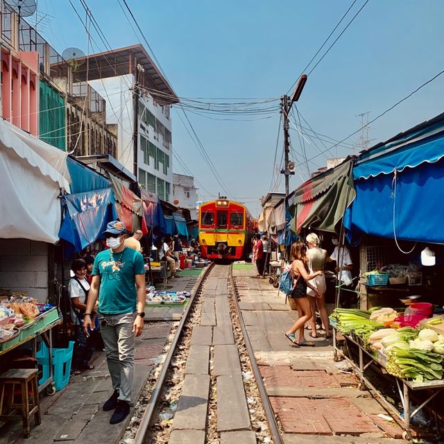 😍🚂Railway Market in BANGKOK🍎🥕