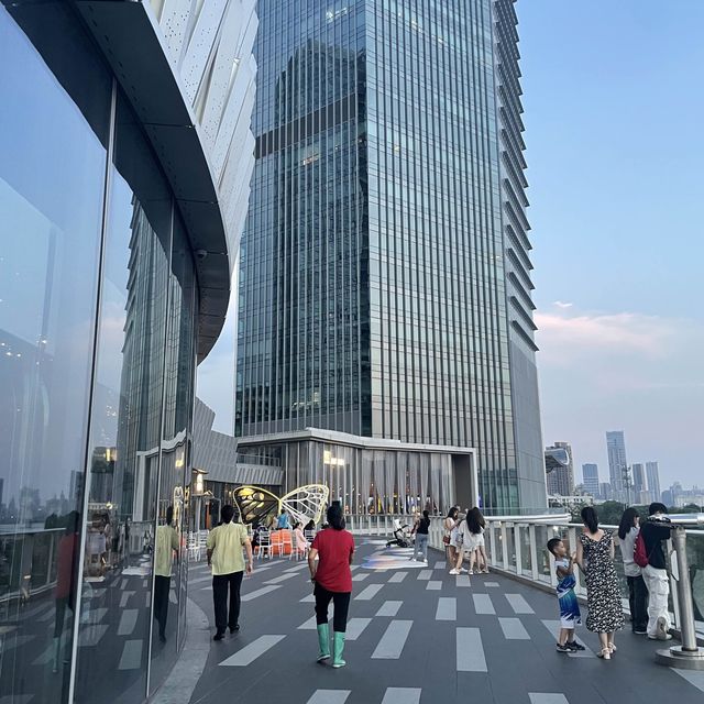 推介近拱北口岸來回澳門和珠海嘅金葉五洲皇冠酒店👑
