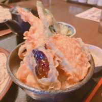 【東京】　窓越しにイチョウ並木が見えるお蕎麦屋さん