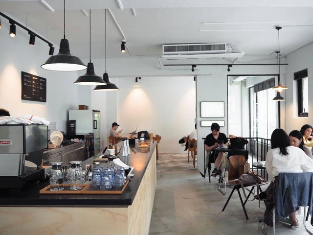 Paper St. Coffee Company คาเฟ่สไตล์มินิมอล
