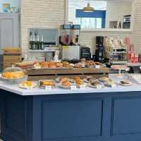 Cafe Hush：市中心明亮舒適，服務印象深刻