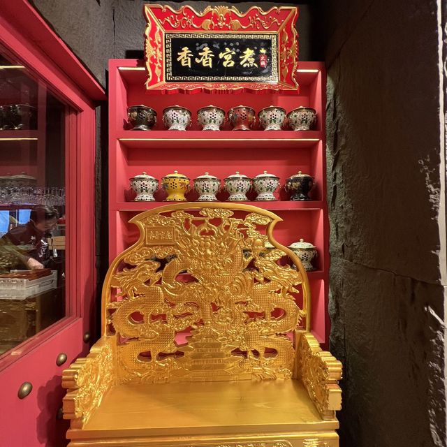 《尖沙咀宮廷風火鍋店》
