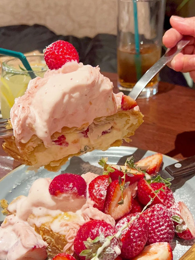 【福岡カフェ】パリサクのパイの上にたっぷりのいちごモンブラン！