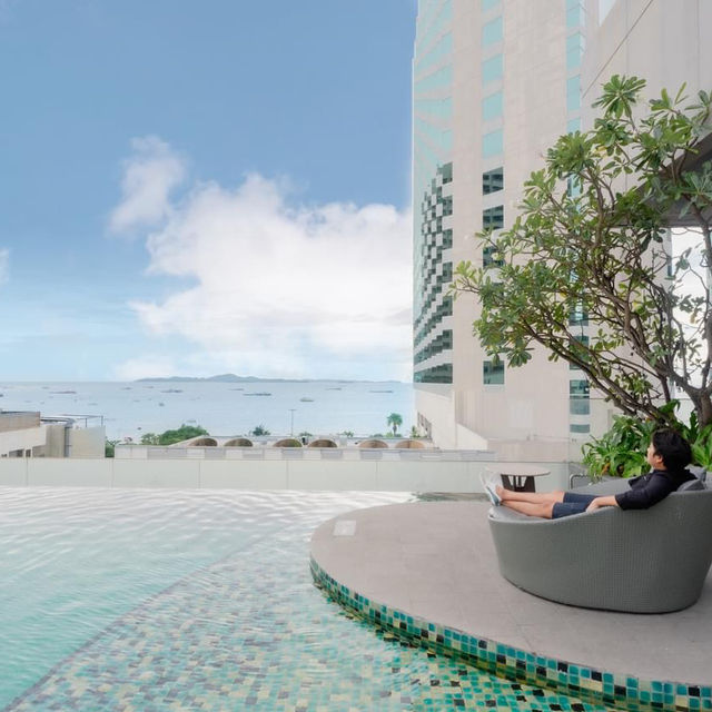 ที่พักติดชายหาดพัทยา Holiday Inn Pattaya