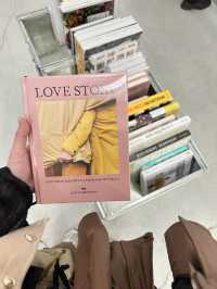 Taipei : Moom bookshop ร้านหนังสือตามไอดอล