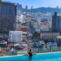 โรงแรมใจกลางเมือง มีสวนน้ำลอยฟ้า