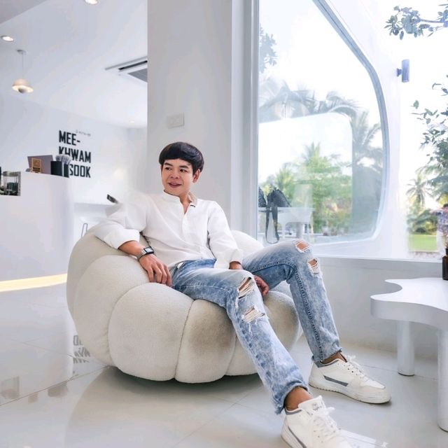 มีความสุขคาเฟ่ อัมพวา 