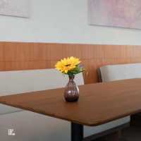 CHARN CAFE & BISTRO คาเฟ่สไตล์โฮมมี่ระยอง