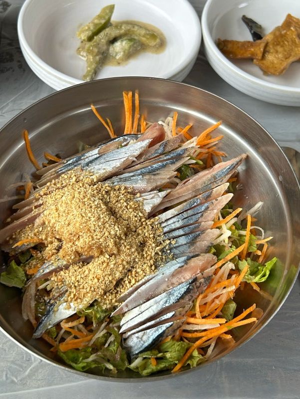 울릉도에 가면 꼭 꽁치물회를 드세요,,