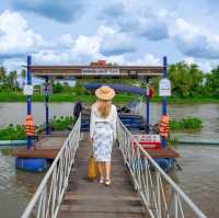 คาเฟ่ลับริมน้ำที่ต้องนั่งเรือเข้าไปเท่านั้น