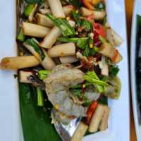 ร้านอาหารเฉลียงลม  ชลบุรี