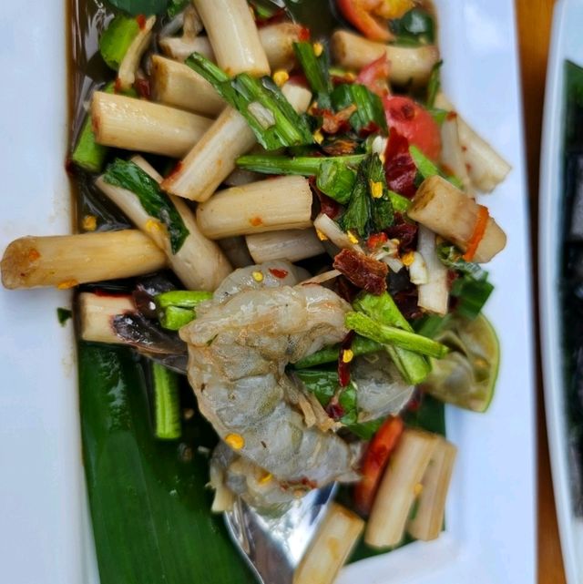 ร้านอาหารเฉลียงลม  ชลบุรี