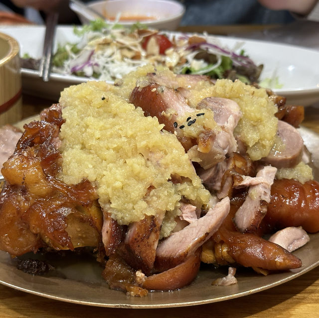 明洞豬腳小姐🐽份量和味道一樣取勝！