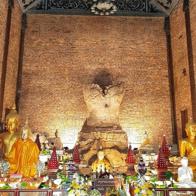 วัดพระธาตุผาเงา กราบสักการะหลวงพ่อผาเงา