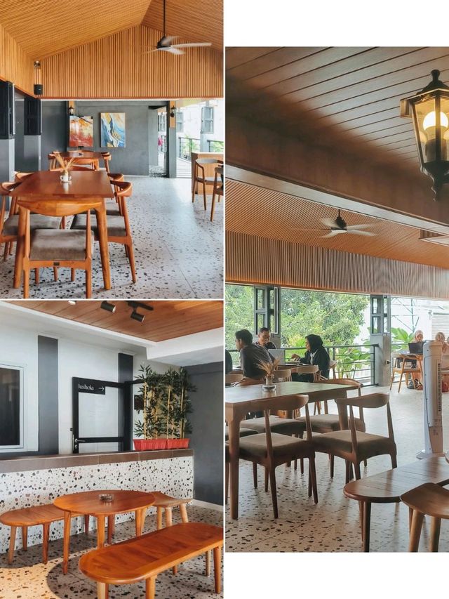CROVECOFFE | THIS GARDEN-VIEW CAFE
