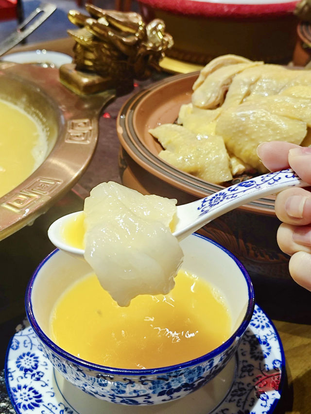 古代宮廷Feel! 招牌花膠雞湯鍋