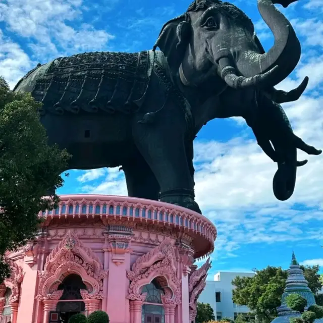 พิพิธภัณฑ์ช้างสามเศียร จุดถ่ายรูปยอดนิยม
