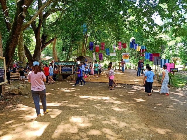ตลาดโอ๊ะป่อย สวนผึ้ง ราชบุรี