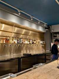 藍色大門後的時髦餐酒館「Bottless 非瓶」