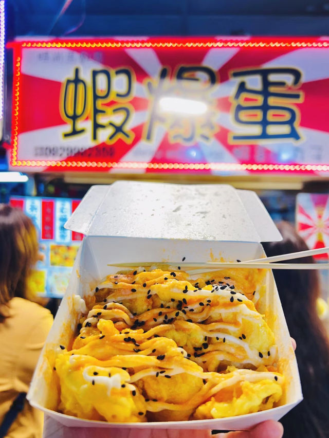 【台灣逢甲夜市】霓虹招牌獨特 賽博感十足🔥 鮮榨木瓜牛奶封神🏖️🏖️