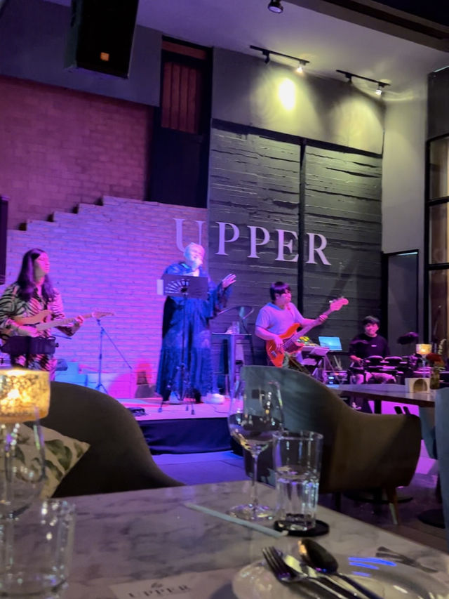 Upper Bar & Restaurant UD TOWN 🥂