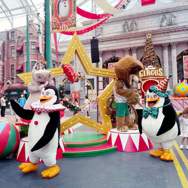 Spend your Christmas at Universal Studios Singapore!