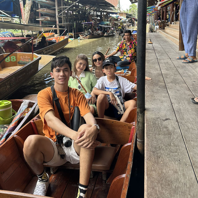 ตลาดน้ำใกล้กรุงเทพ