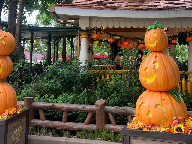 ชมขบวนพาเหรด Halloween ตื่นเต้นมากๆ 🎃✨👻