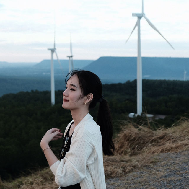 เขายายเที่ยง เขาใหญ่: ทิวทัศน์แห่งขุนเขาและสายลม