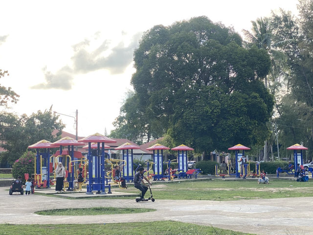 มาพักผ่อนที่หาดนราทัศน์ 