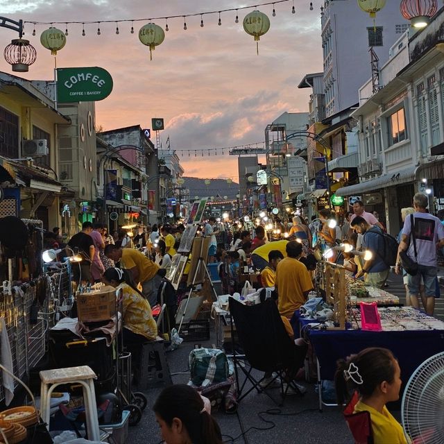 ถนนคนเดินหลาดใหญ่