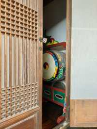 Discovering traditional hanok village with no crowds around 