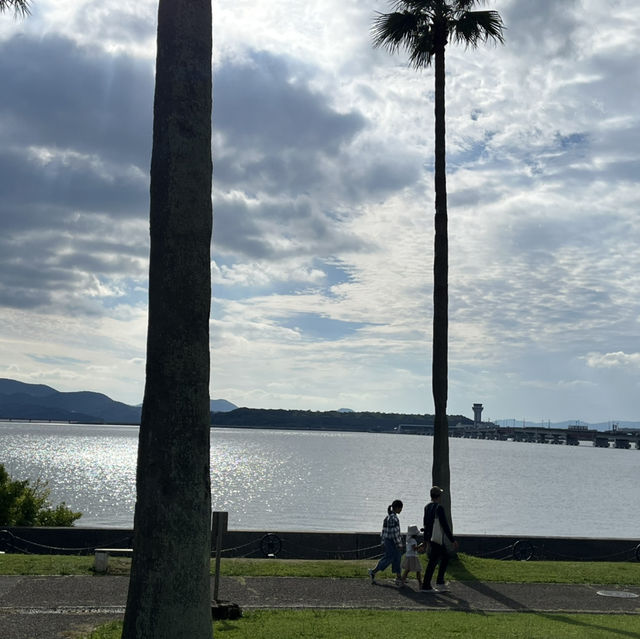 綺麗な海と歴史と何故かボート