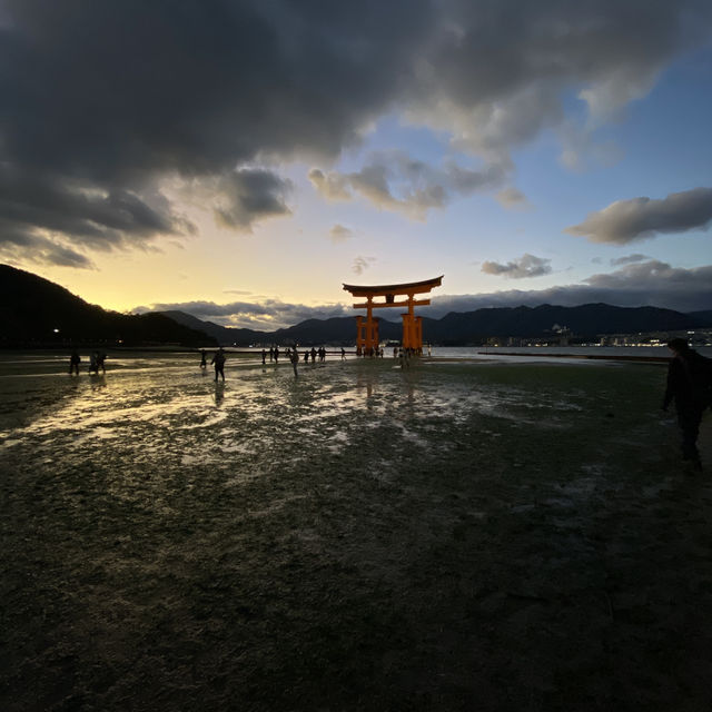 宮島は海と山の神秘を感じられる場所