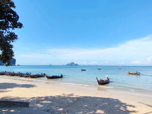  หาดอ่าวนาง จุดนั่งชมวิว และ พระอาทิตย์ตก กระบี่