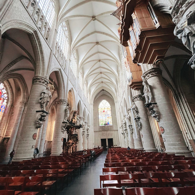 比利時🇧🇪｜必訪聖古都勒主教座堂⛪🌟